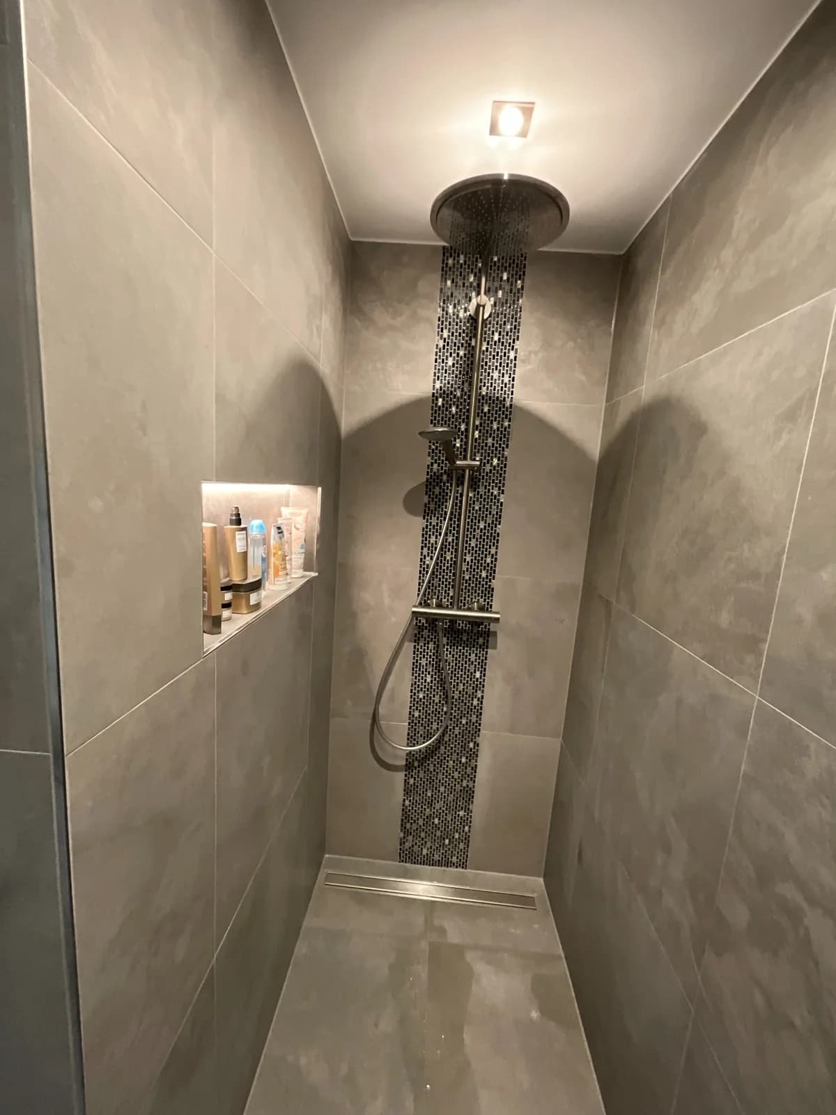 Dusche Frontansicht — RADEX Projekt Premium-Bad