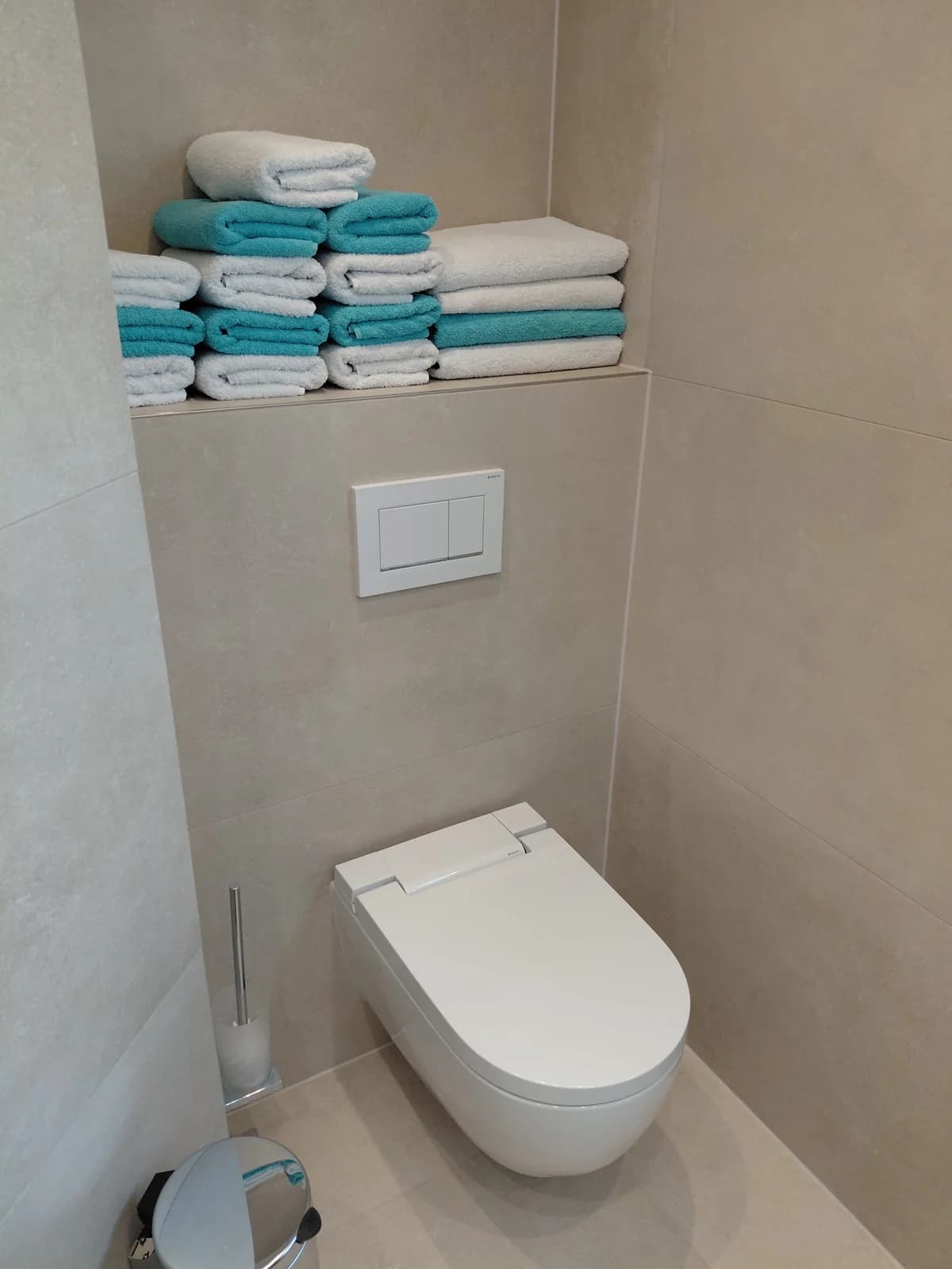 WC Nische — RADEX Projekt Bad in Beige mit Lichtakzent